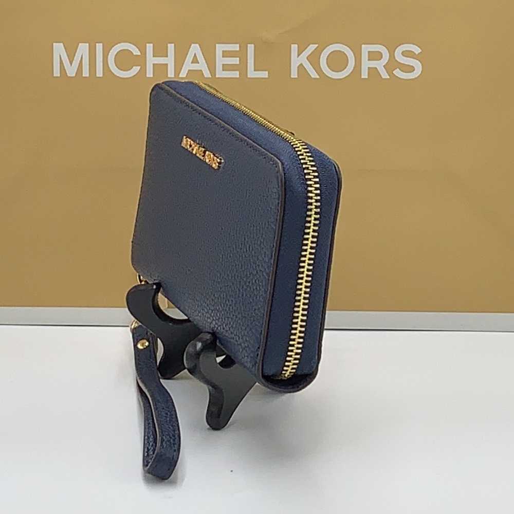 MICHAEL KORS LARGE FLAT MULTIFUNCTION PHONE CASE WALLET WRISTLET NAVY COLOR - Picture 6 of 11